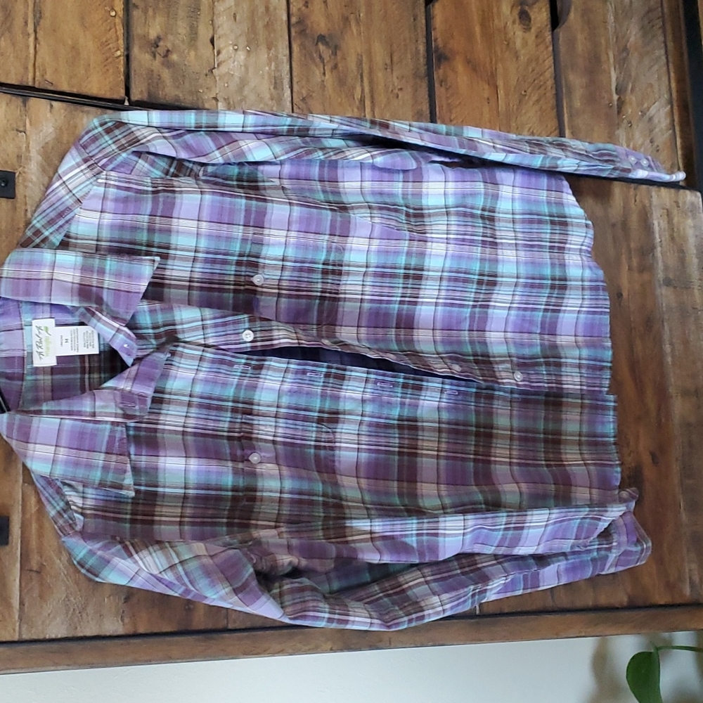 Wrangler blue and purple size medium button up western shirt worn once